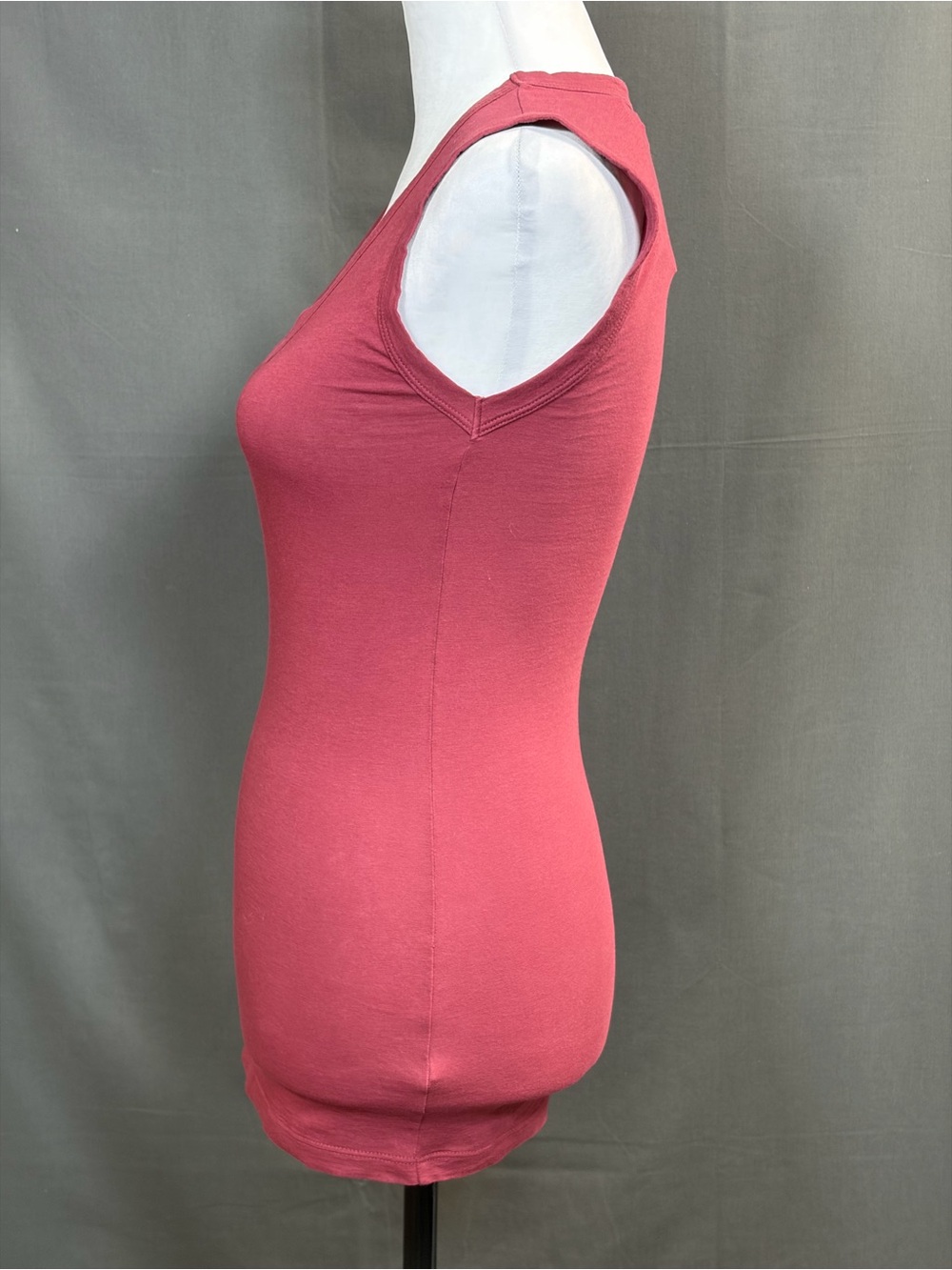 Evereve | Velvet by Graham & Spencer Rose Estina Scoop Neck Sleeveless Tank | XS - Picture 2 of 13